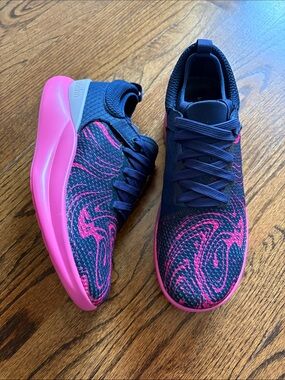 New in BOX!  MOSHN Rhythm Sneakers in the Iris Paint Color Design!